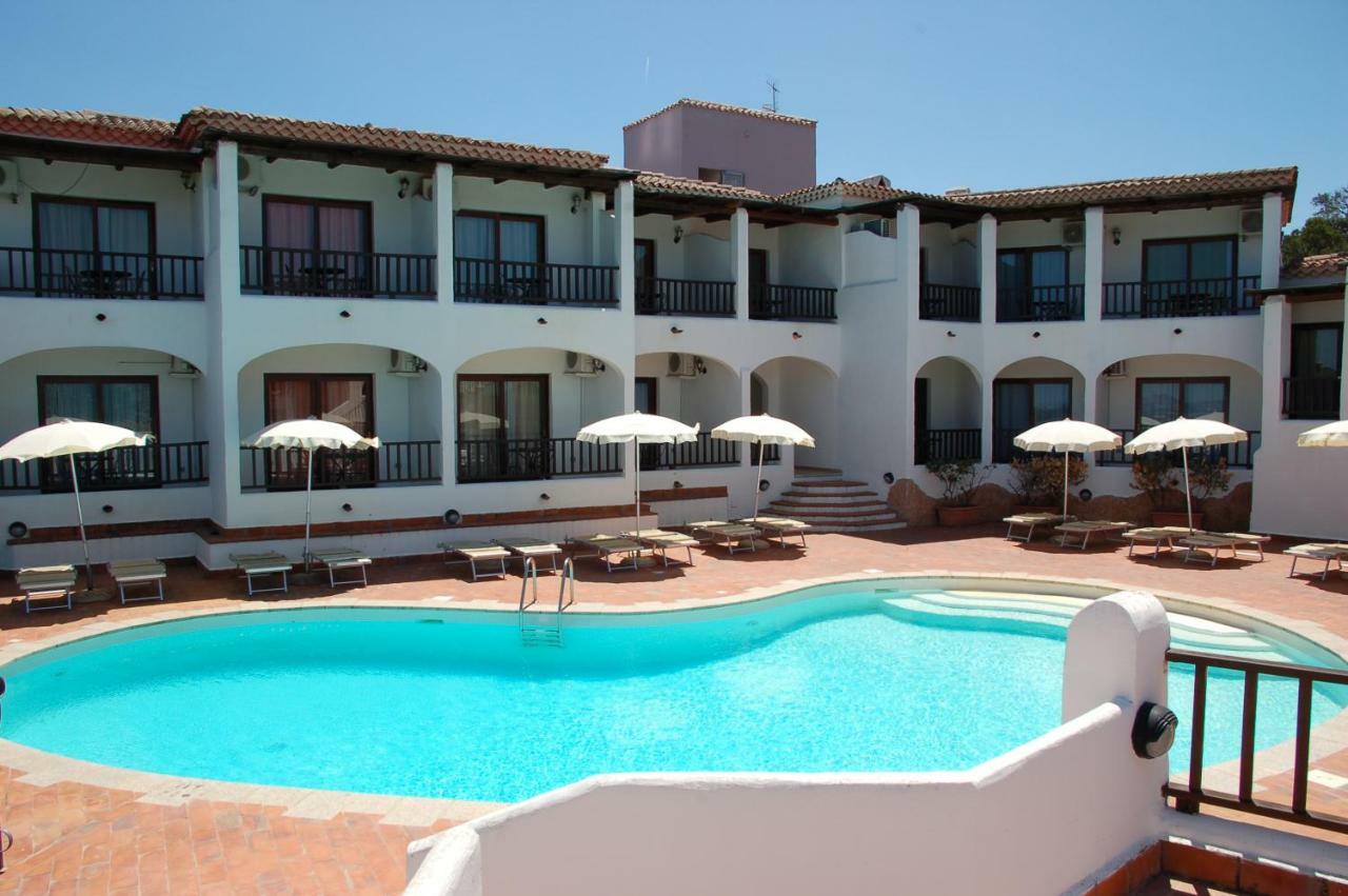 Hotel Li Graniti Baja Sardinia Exterior photo